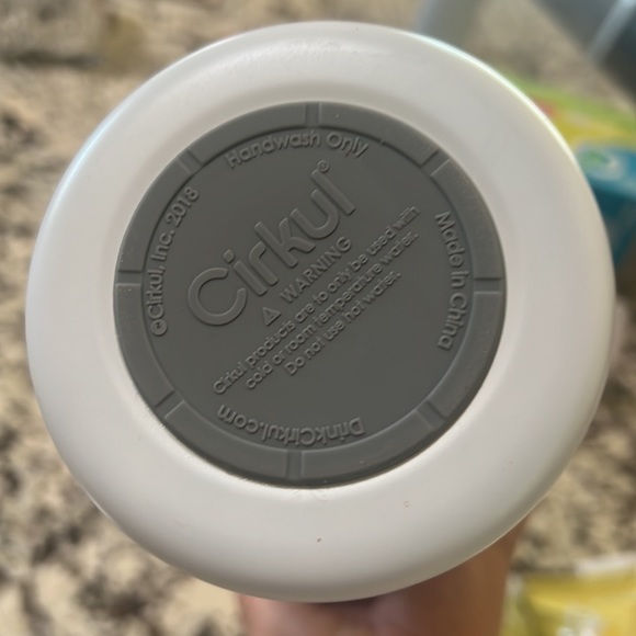 Cirkul bottle with pink lid - Picture 2 of 3